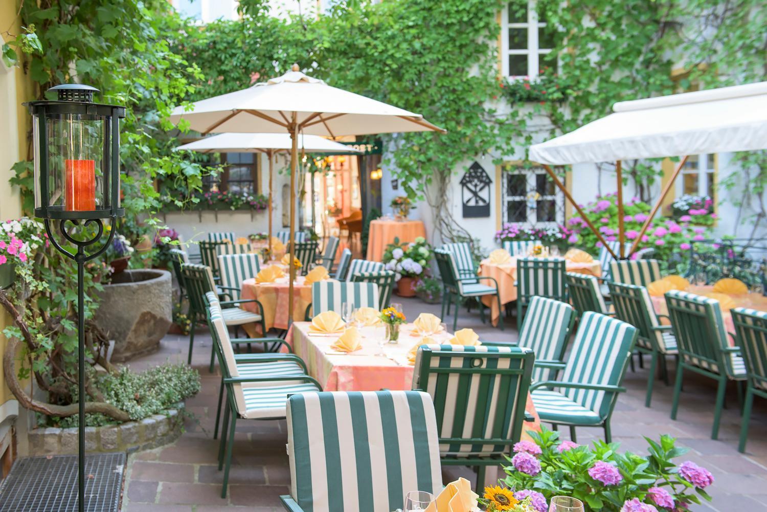 Romantik Hotel zur Post Fuerstenfeldbruck Exterior foto